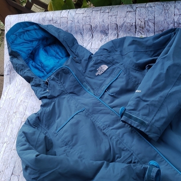𝅺the North Face jacket.  USED - Picture 1 of 17